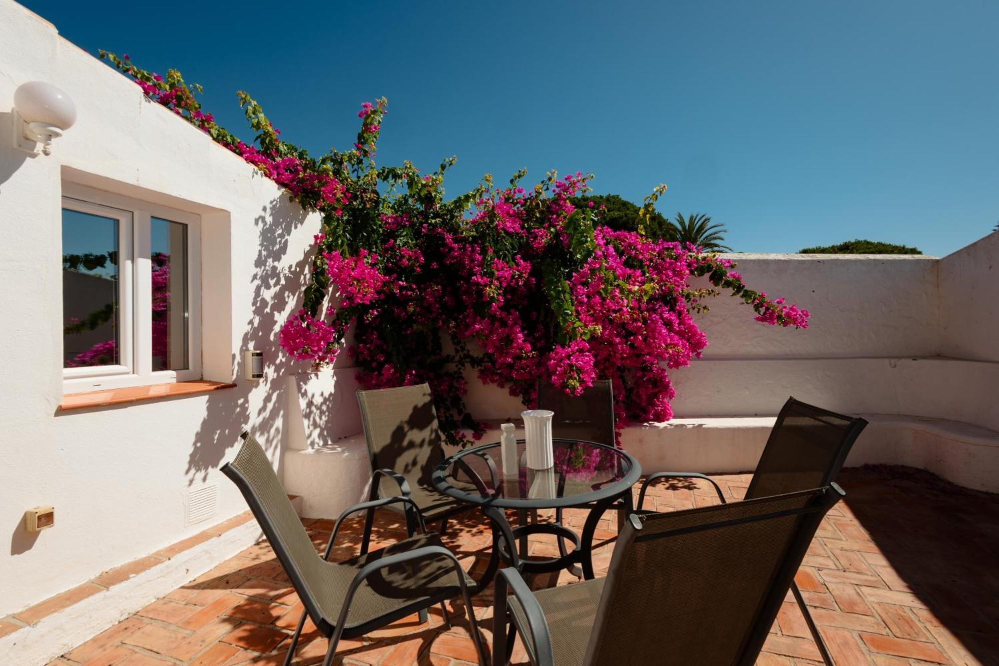 6 Bedroom Villa, With Heated Pool And Sea Views, Next To The Of Costabella Vakantiehuis Marbella