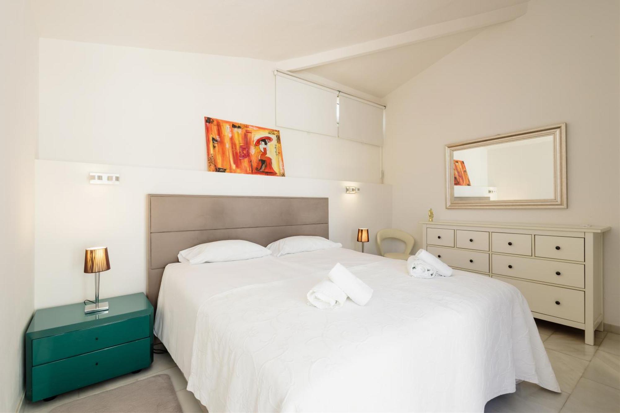 6 Bedroom Villa, With Heated Pool And Sea Views, Next To The Of Costabella Vakantiehuis *