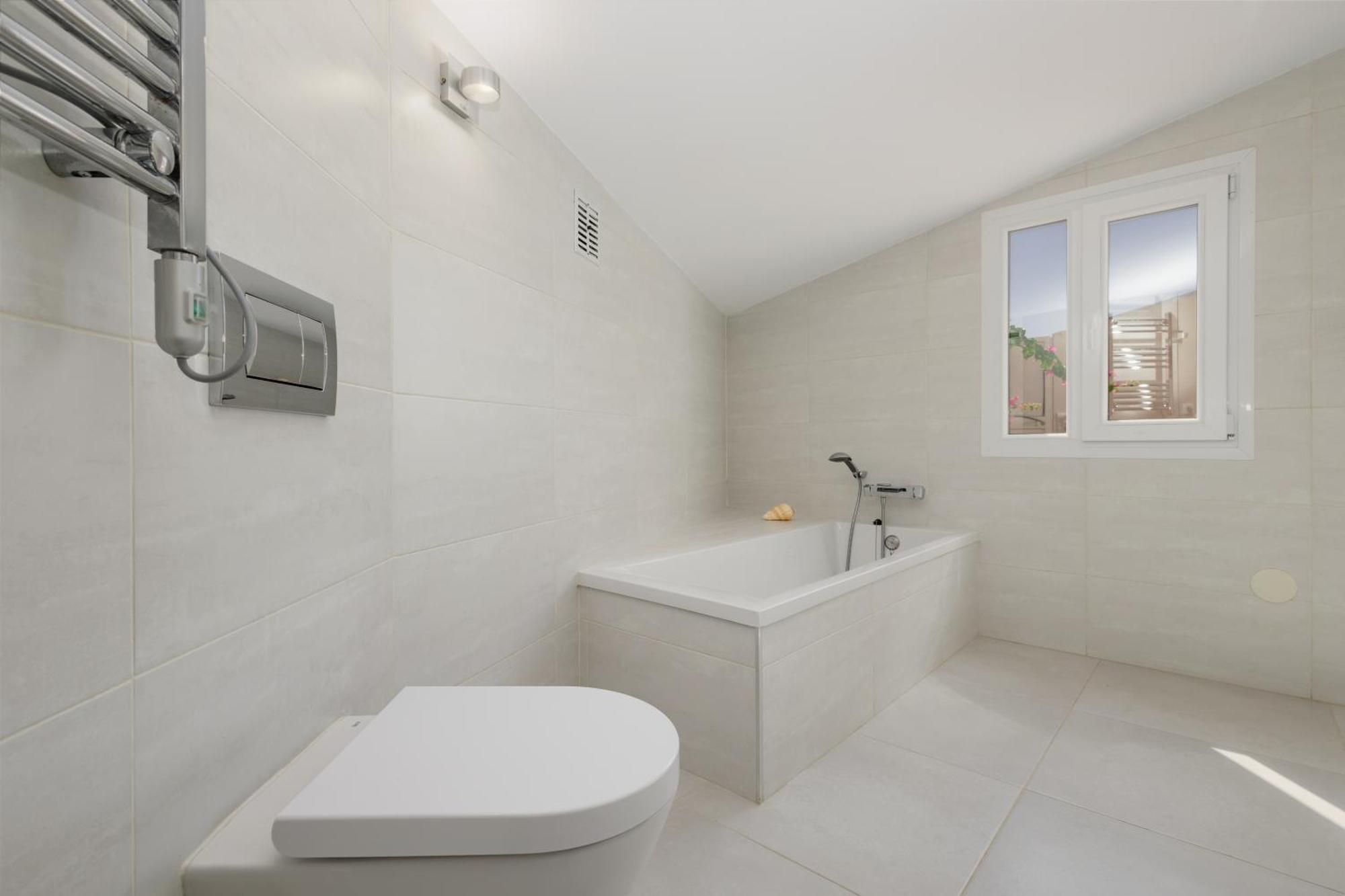 6 Bedroom Villa, With Heated Pool And Sea Views, Next To The Of Costabella Vakantiehuis *