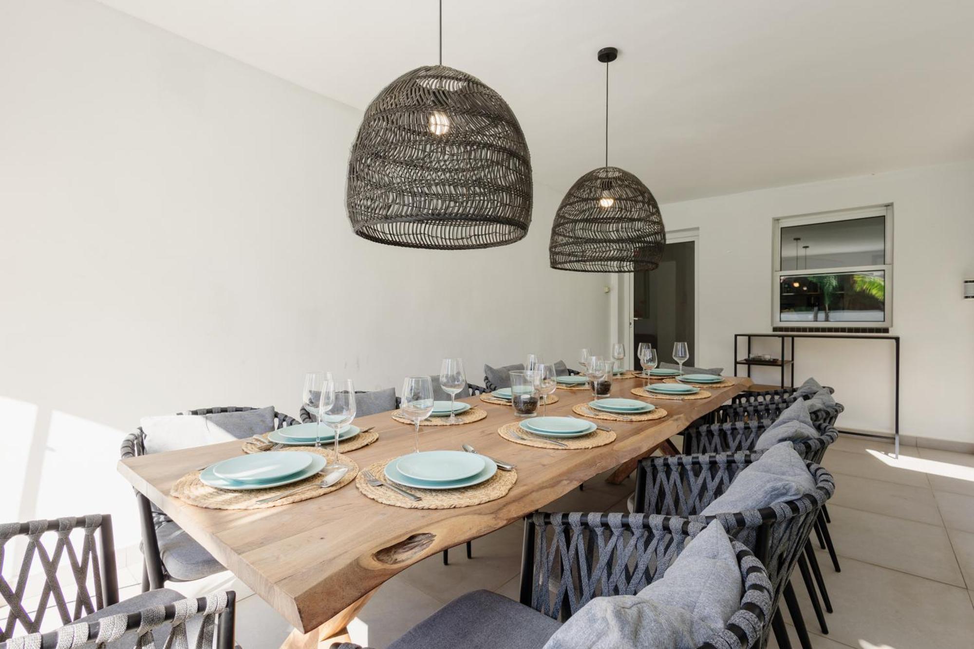Vakantiehuis 6 Bedroom Villa, With Heated Pool And Sea Views, Next To The Of Costabella Marbella