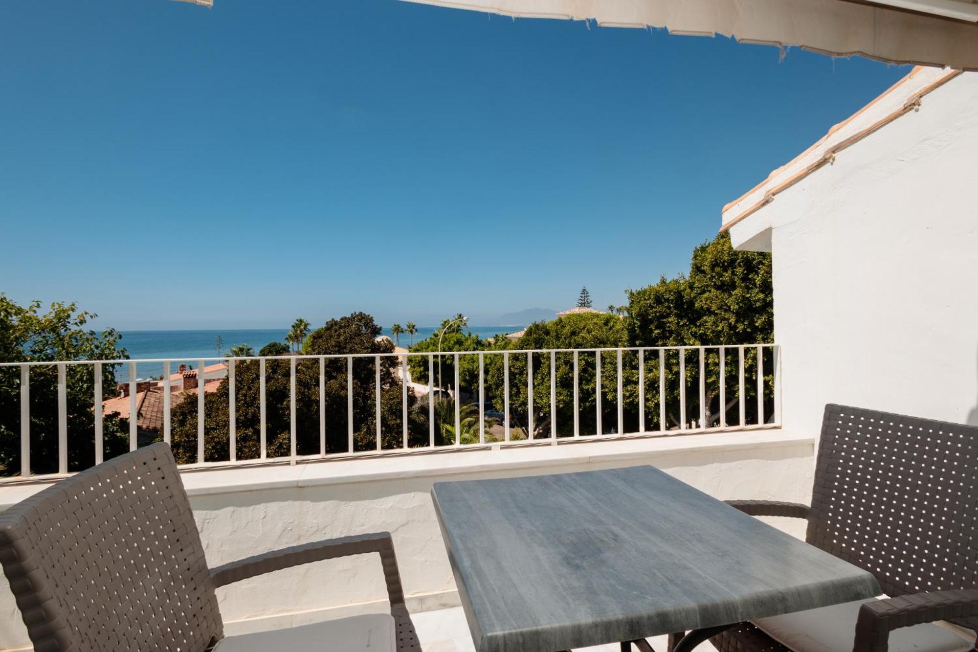 6 Bedroom Villa, With Heated Pool And Sea Views, Next To The Of Costabella Casa de férias *
