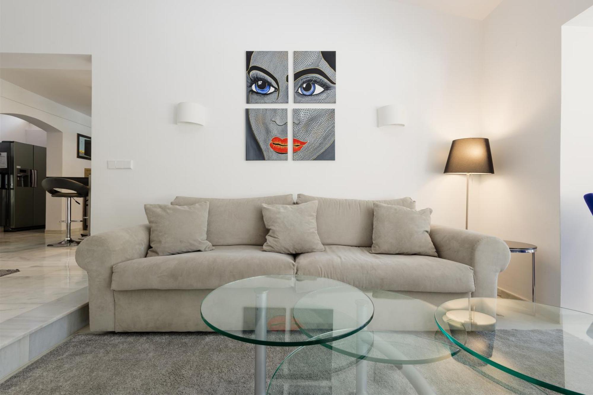Casa de férias 6 Bedroom Villa, With Heated Pool And Sea Views, Next To The Of Costabella Marbella