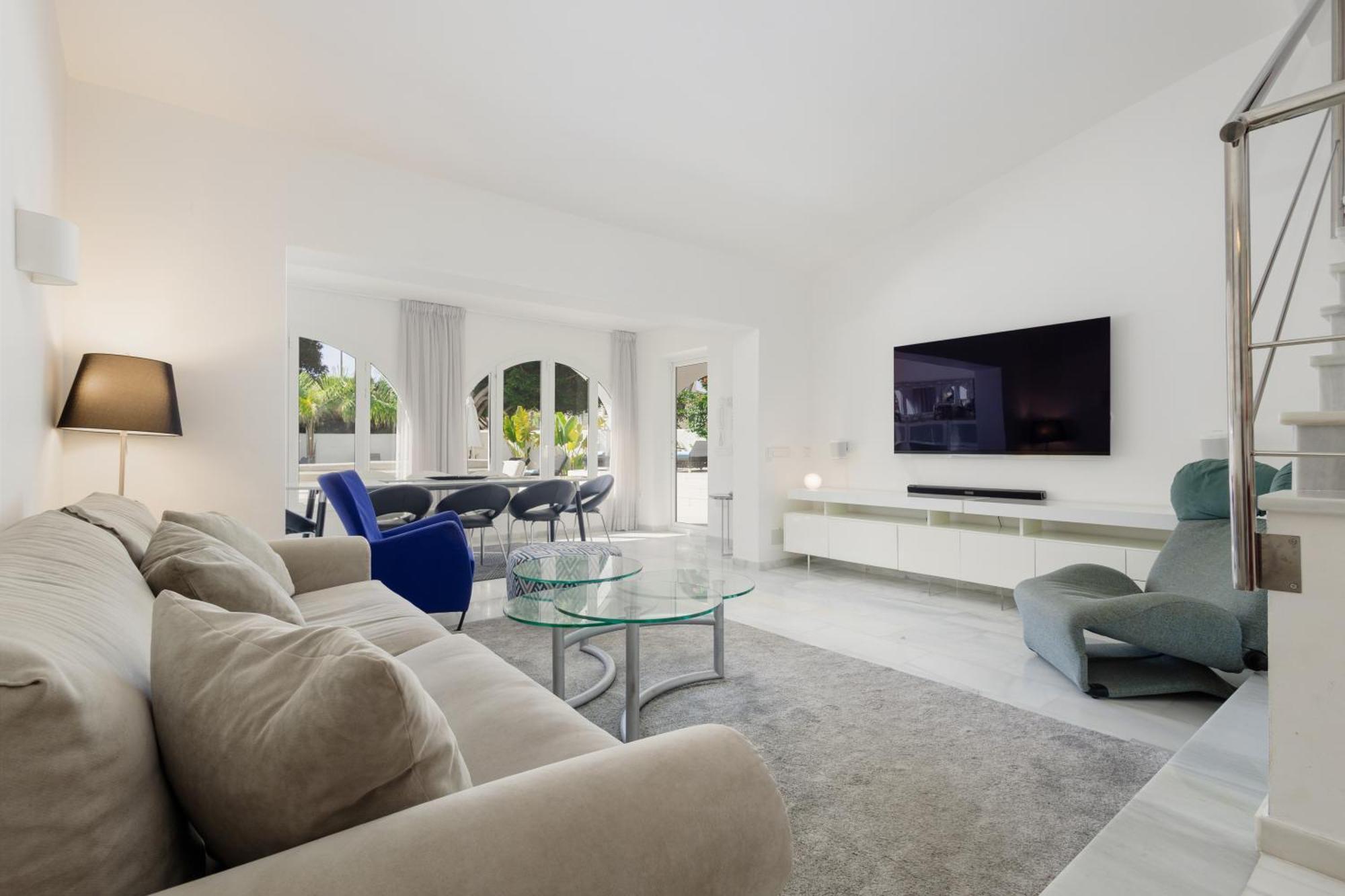 6 Bedroom Villa, With Heated Pool And Sea Views, Next To The Of Costabella Casa de férias Marbella