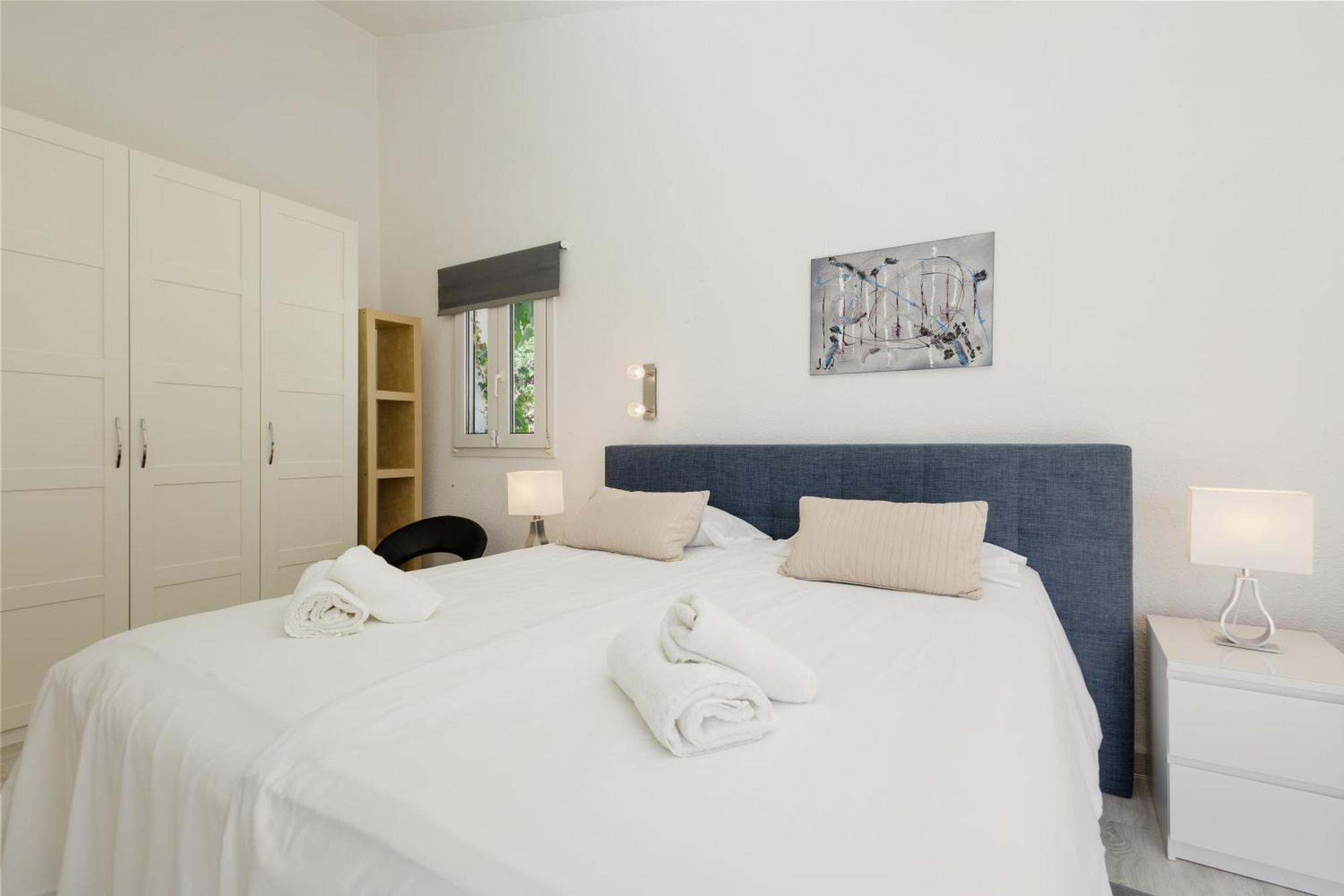 6 Bedroom Villa, With Heated Pool And Sea Views, Next To The Of Costabella Casa de férias *
