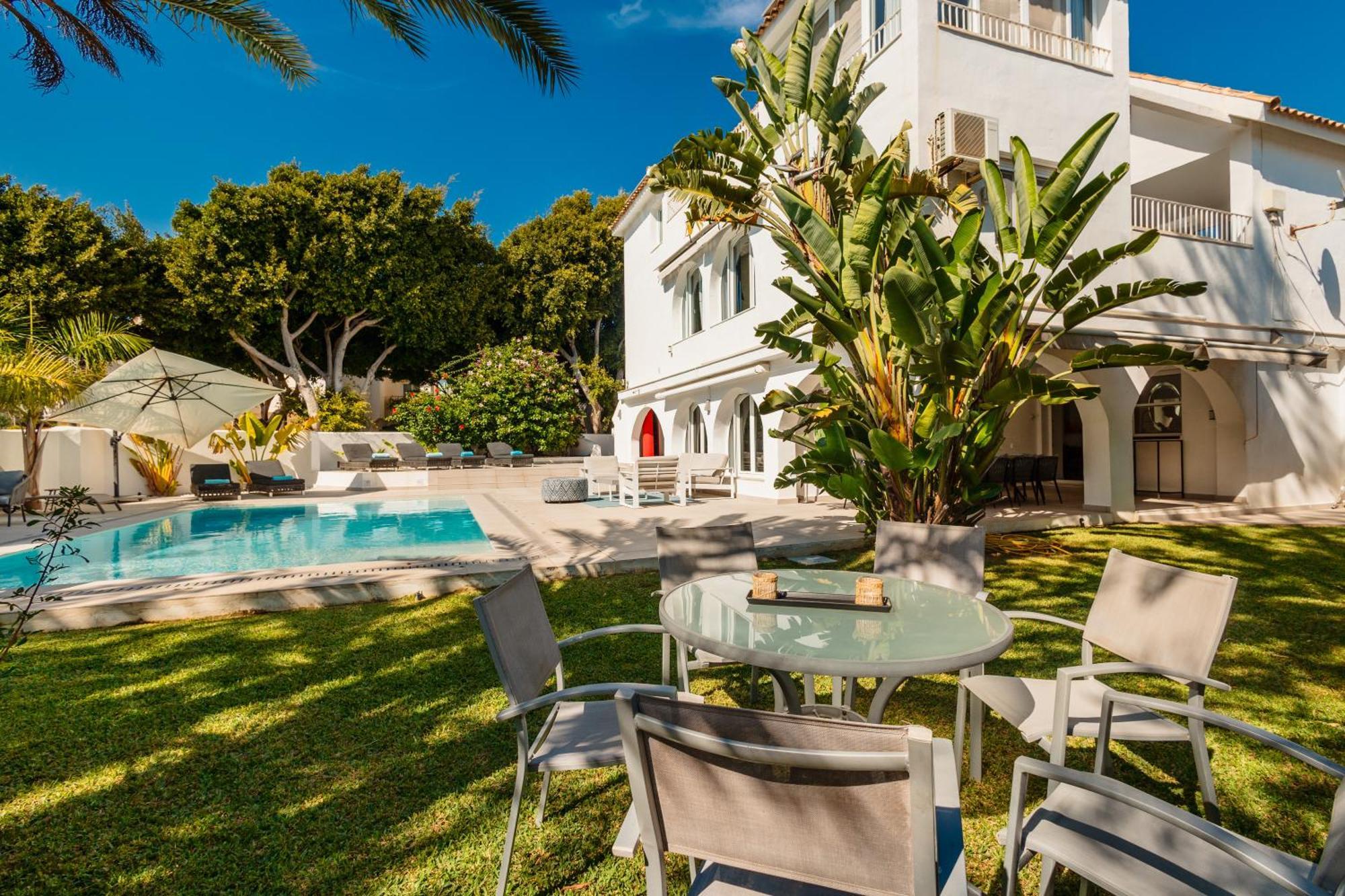 Casa de férias 6 Bedroom Villa, With Heated Pool And Sea Views, Next To The Of Costabella *